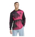 HS5237_4_APPAREL_On-Model_Standard-View_white